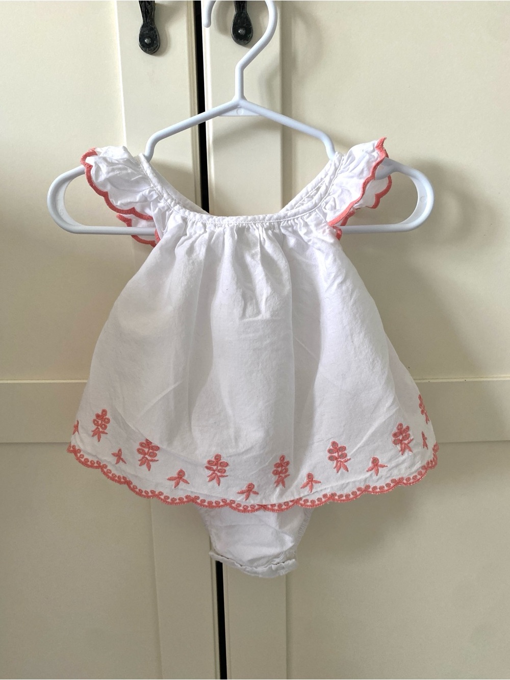 BabyGAP 100% Cotton White Baby Girl Top with Pink Embroidery Size 0-3M